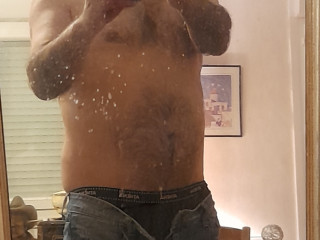 homme-mur-plutot-viril-cherche-couple-pour-trio-ou-femme-a-partir-de-35-ans