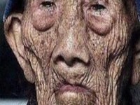 cherche-femme-a-petite-poitrine