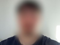 recois-homme-mur-sur-romans-pour-plan-sympa