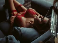 femme-au-telephone-ligne-privee-active