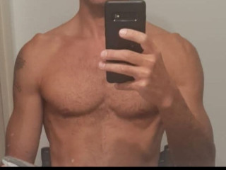 homme-sportif-pour-sexe-sans-tabou-gratuit-avec-femme