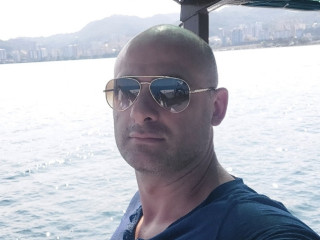 rencontre-pour-couple-ou-femme-je-suis-un-homme-charmant-disponible-pour-couple-ou-femme-ouvert-desprit-aimant-donner-et-recevoir-du-plaisirs