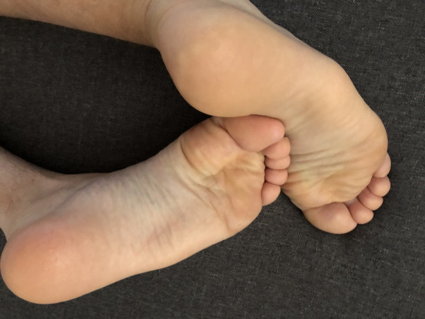 je-suis-fetichiste-de-jolie-pieds-de-femme-big-0