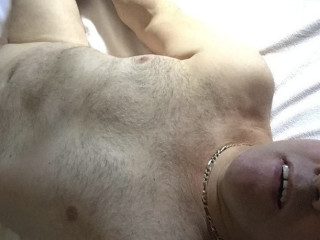 homme-discret-cherche-femme-mature-ou-couple-complice