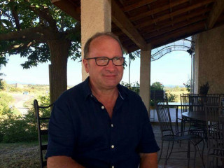 homme-de-menage-senior-pour-femmes-ou-couples