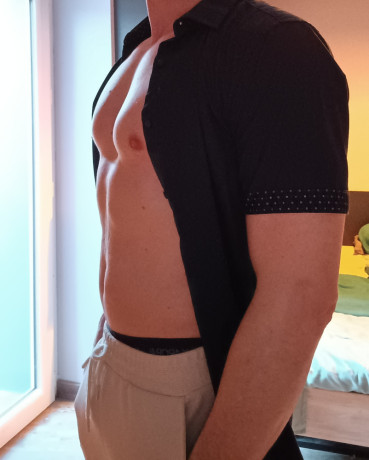 bel-homme-48-ans-cherche-sa-nouvelle-jeune-femme-soumise-big-0