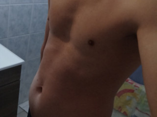 jeune-homme-pour-couple-ou-femme
