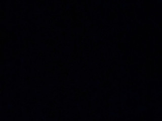 jeune-black-actif-se-deplace