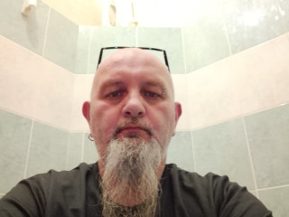 homme-bi-de-56-ans-pour-actif-ou-cpl