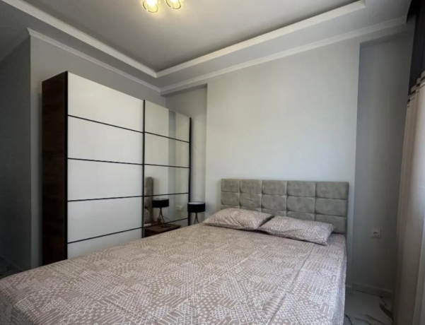 2-chambres-appartement-de-20m2-a-paris-big-0