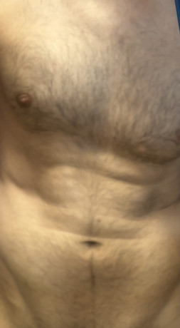 homme-42-ans-muscle-sec-cultive-bien-monte-pour-femme-mature-et-bbw-big-0