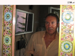 homme-optimiste-et-disponible