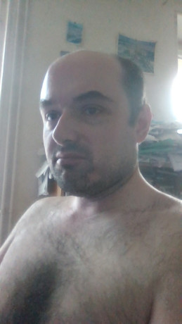 jeune-femme-brune-big-0