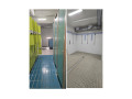 exhib-matage-tate-branle-en-vestiaire-douches-de-piscine-small-2
