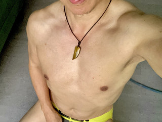 asiatique-gay-vide-les-mecs-heteros-curieuxmaries-paris-centre