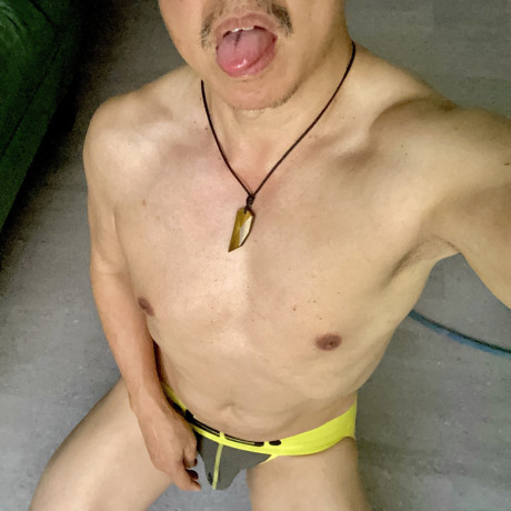 asiatique-gay-vide-les-mecs-heteros-curieuxmaries-paris-centre-big-0