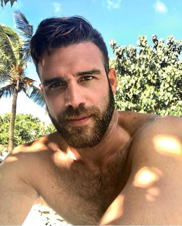 bel-homme-hetero-curieux-envie-de-nouvelles-choses-big-0