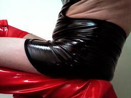 travesti-soumise-sabrina-tenue-vinyle-sexy-cuissarde-venir-me-cherche-ne-recois-pas