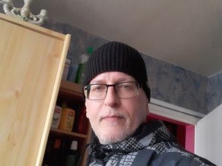 je-cherche-un-collant-a-voile-marron-portee-par-une-femme-magrebine