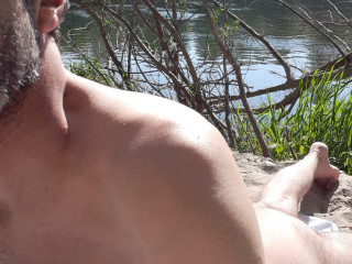 homme-bi-divorce-de-58-ans-cherche-a-partager-de-bons-moments