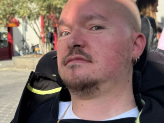 homme-en-fauteuil-cherche-tendresse