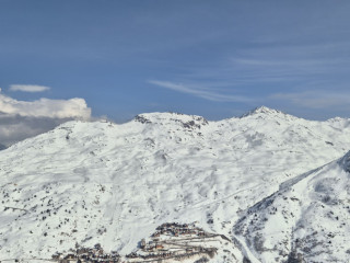 h-marie-appreciant-la-lingerie-feminine